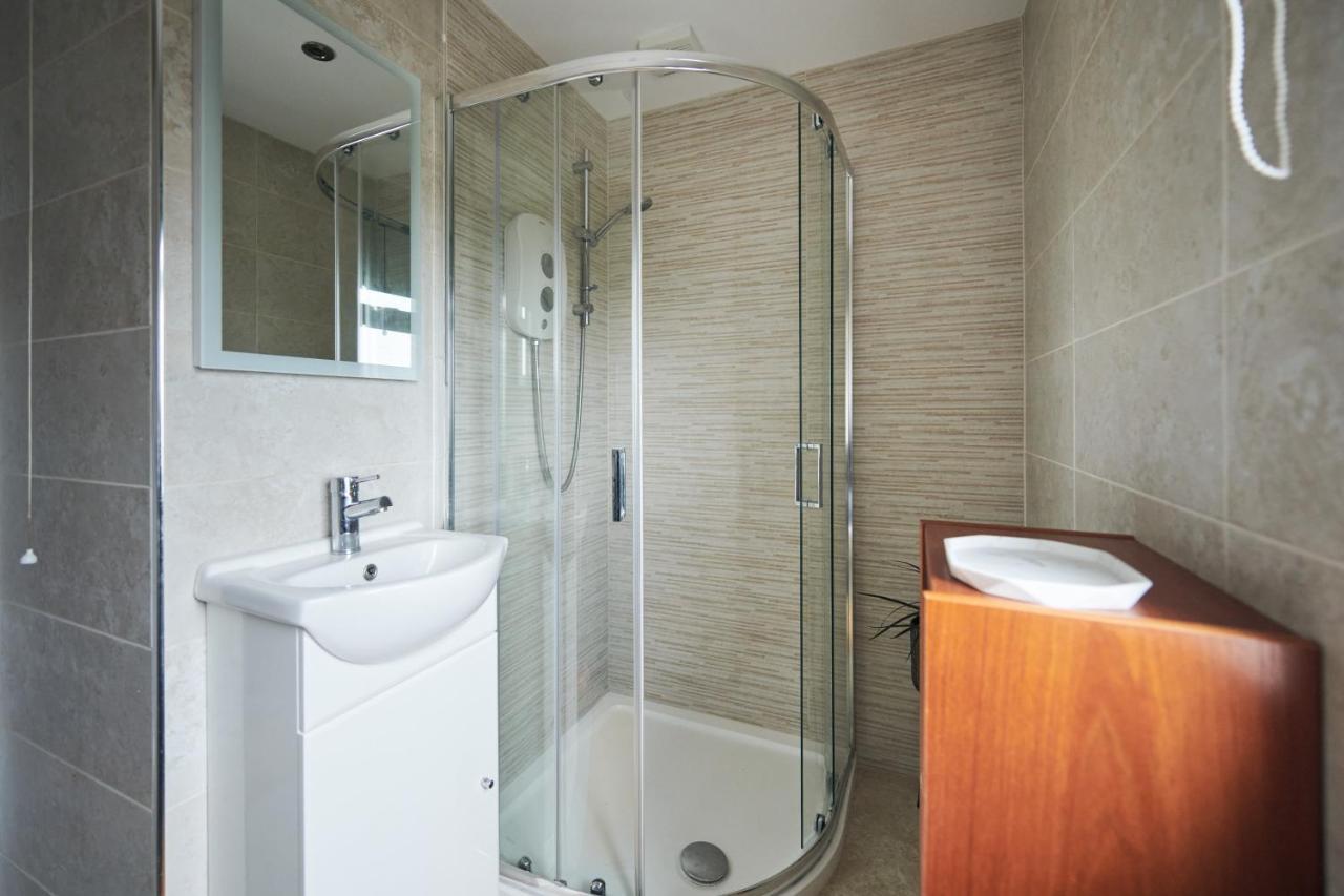 Maes Y Mel- A Couples, Pet Friendly, Rural Romantic Getaway With Countryside Views Gellywen Exterior photo