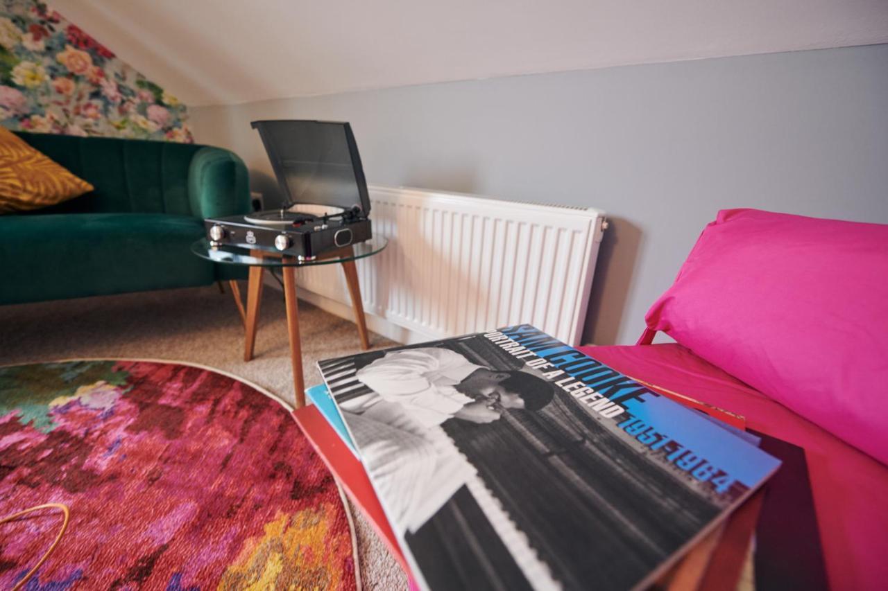 Maes Y Mel- A Couples, Pet Friendly, Rural Romantic Getaway With Countryside Views Gellywen Exterior photo
